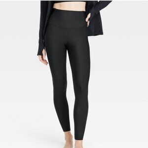 All in Motion Womens Size XS Leggings - $30msrp - NWT - Regular Length w/pockets